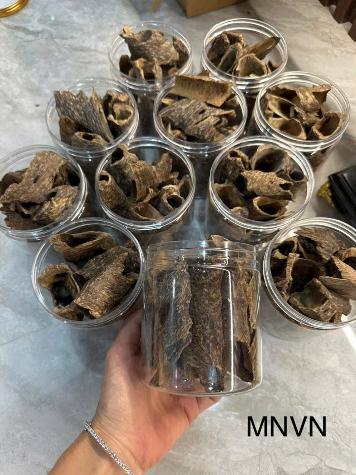 Agarwood Pieces Create a Cozy Space in The House